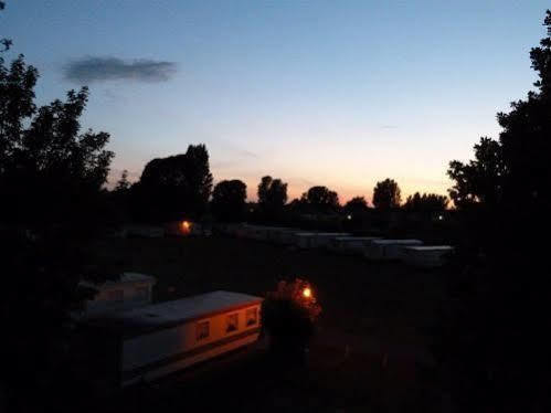 Copthorne Caravans Hotel Merston Exterior photo